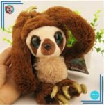 Peluche paresseux aux long bras