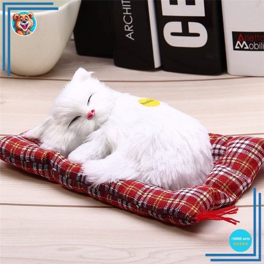 Peluche poupée chat blanc qui dort