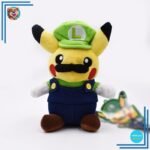 Peluche Pikachu déguisé en Luigi