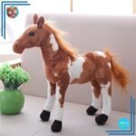 Peluche cheval marron et blanc