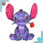 Peluche violette Stitch avec une rose rouge dans la bouche