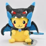 Peluche Pikachu déguisé en Méga Dracaufeu X