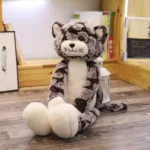 Peluche chat marron aux longues jambes