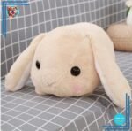 Peluche lapin beige couché