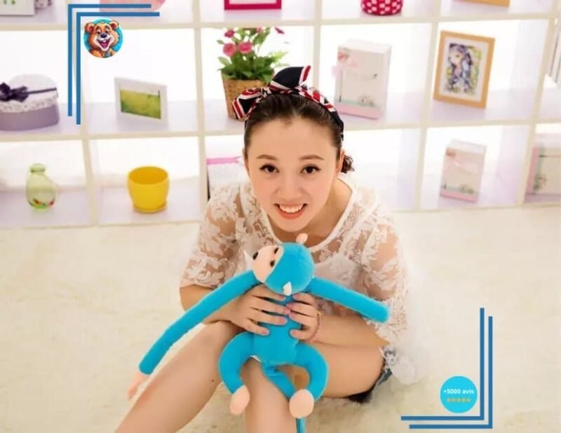 Peluche singe kawaii longue queue bleue – Image 3