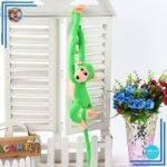 Peluche singe kawaii longue queue verte