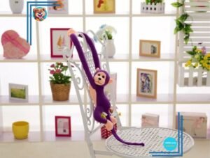 Peluche singe kawaii longue queue violette