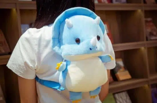 Sac à dos peluche tricératops