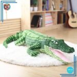 Grande peluche crocodile aux grands yeux