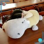 Adorable hippopotame aux grands yeux hyper amical