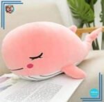 Peluche baleine rose endormie